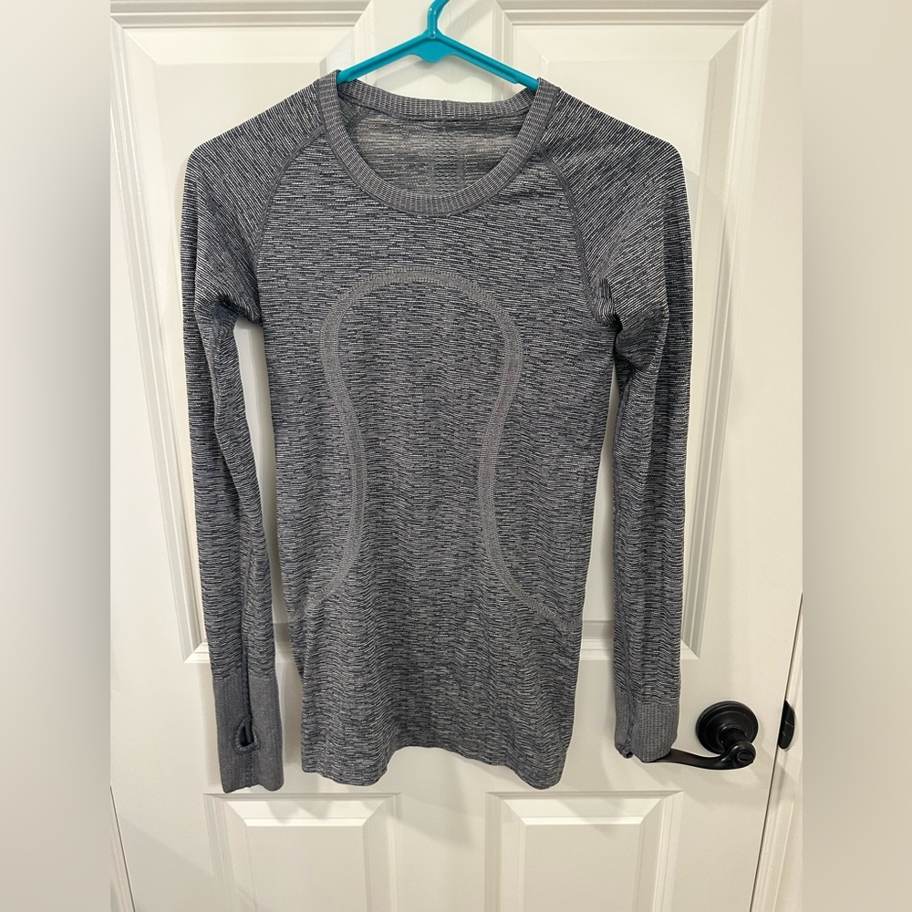 Lululemon swiftly tech long sleeve navy/bone stripe size 4